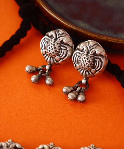 Amara_Handcrafted_Pure_Silver_Choker_Set_With_Ghungroos_WeaverStory_03