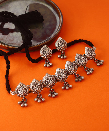 Inara_Handcrafted_Pure_Silver_Choker_Set_With_Ghungroos_WeaverStory_01