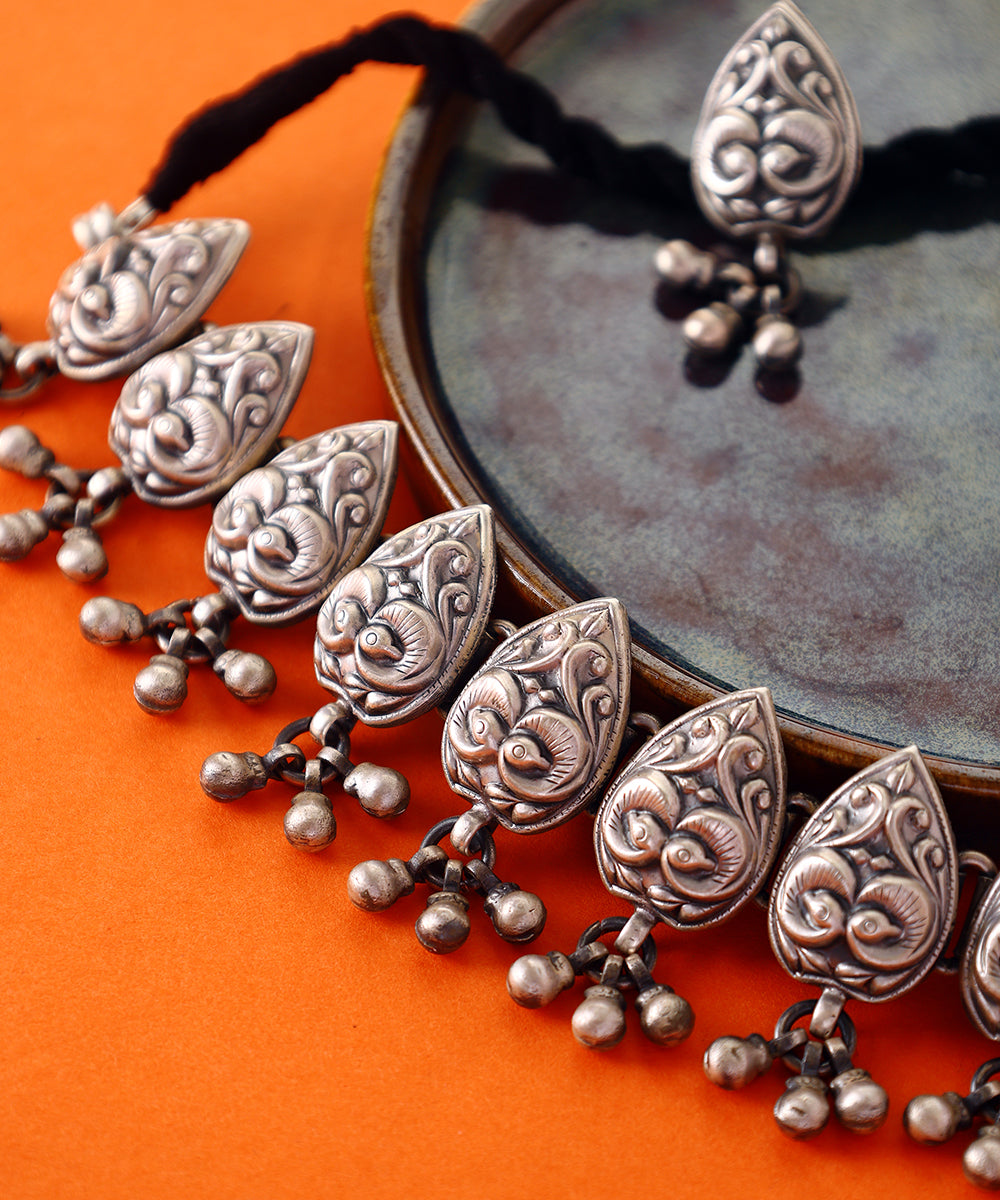 Vatika_Handcrafted_Pure_Silver_Choker_Set_With_Ghungroos_WeaverStory_03