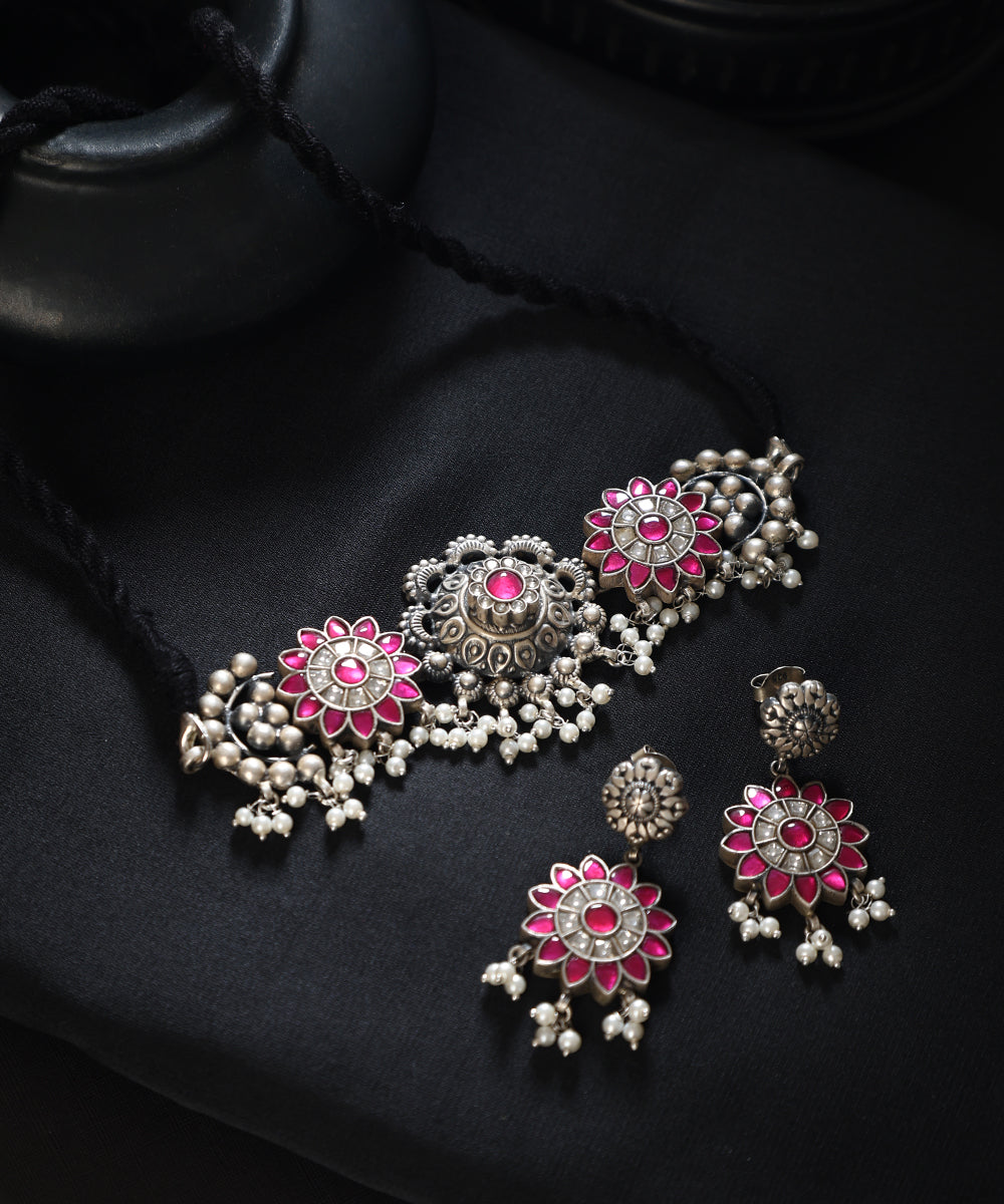 Bentley_Handcrafted_Pink_Oxidised_Pure_Silver_Kundan_Necklace_Set_WeaverStory_01
