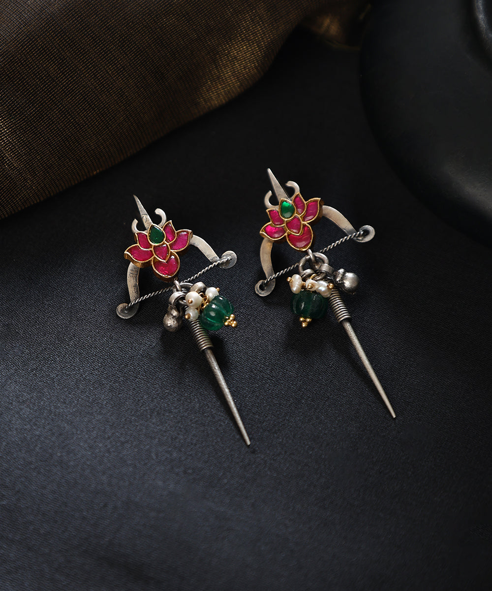 Pinkie_Handcrafted_Oxidised_Pure_Silver_Kundan_Earrings_With_Lotus_Motif_WeaverStory_01
