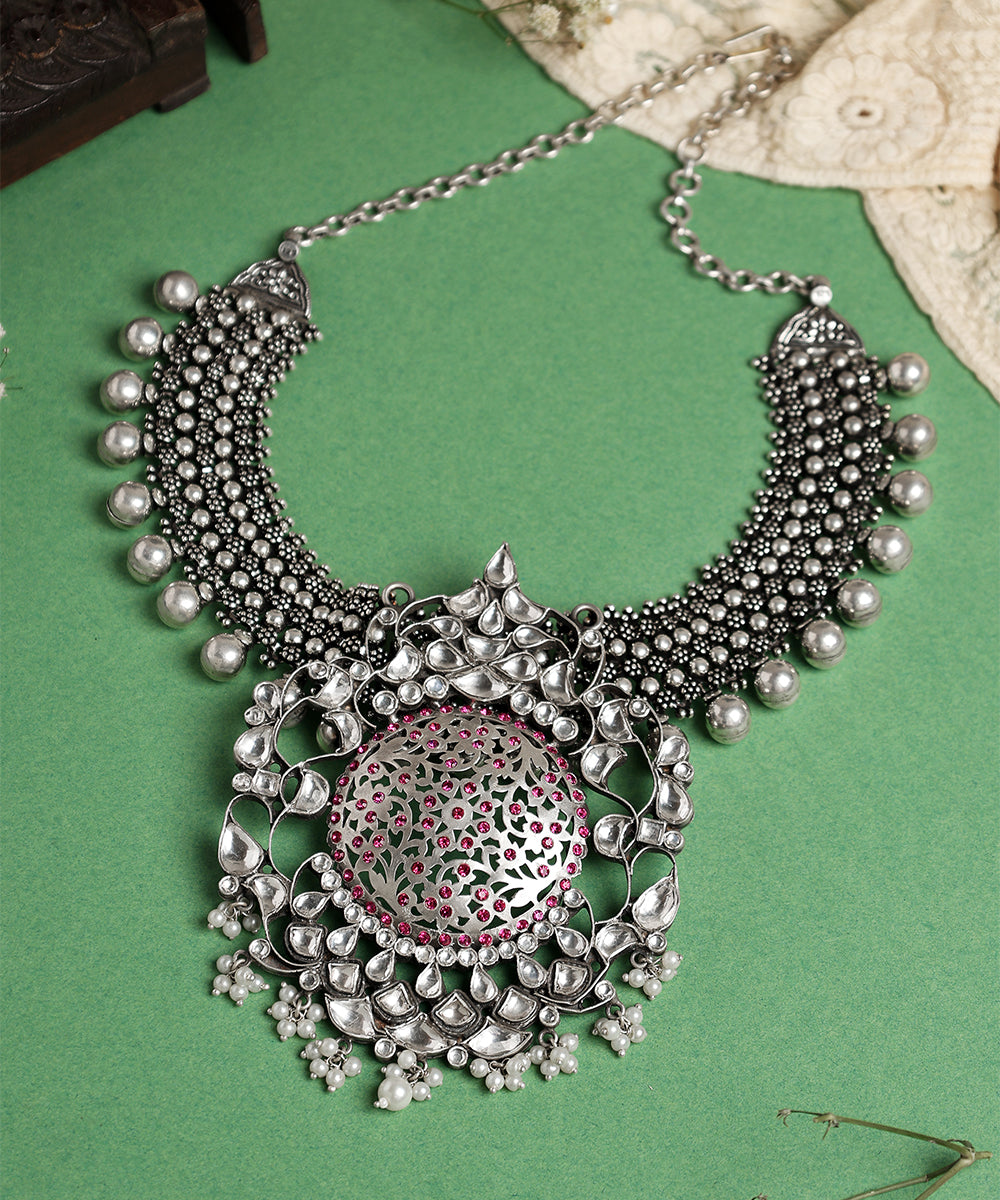 Ijaz_Handcrafted_Oxidised_Pure_Silver_Necklace_With_Kundan_WeaverStory_01