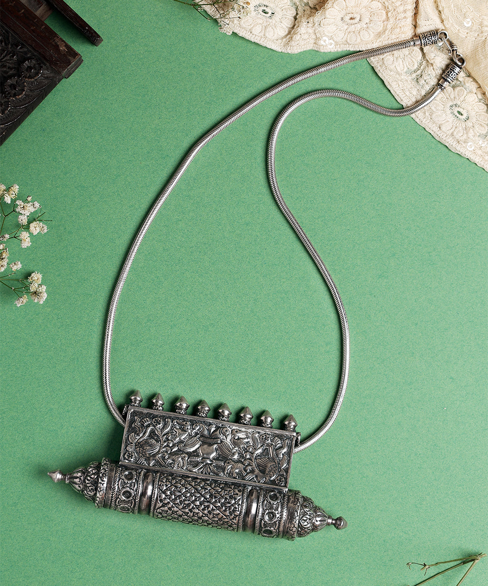 Ilaaf_Handcrafted_Oxidised_Pure_Silver_Necklace_With_Bird_Motifs_WeaverStory_01