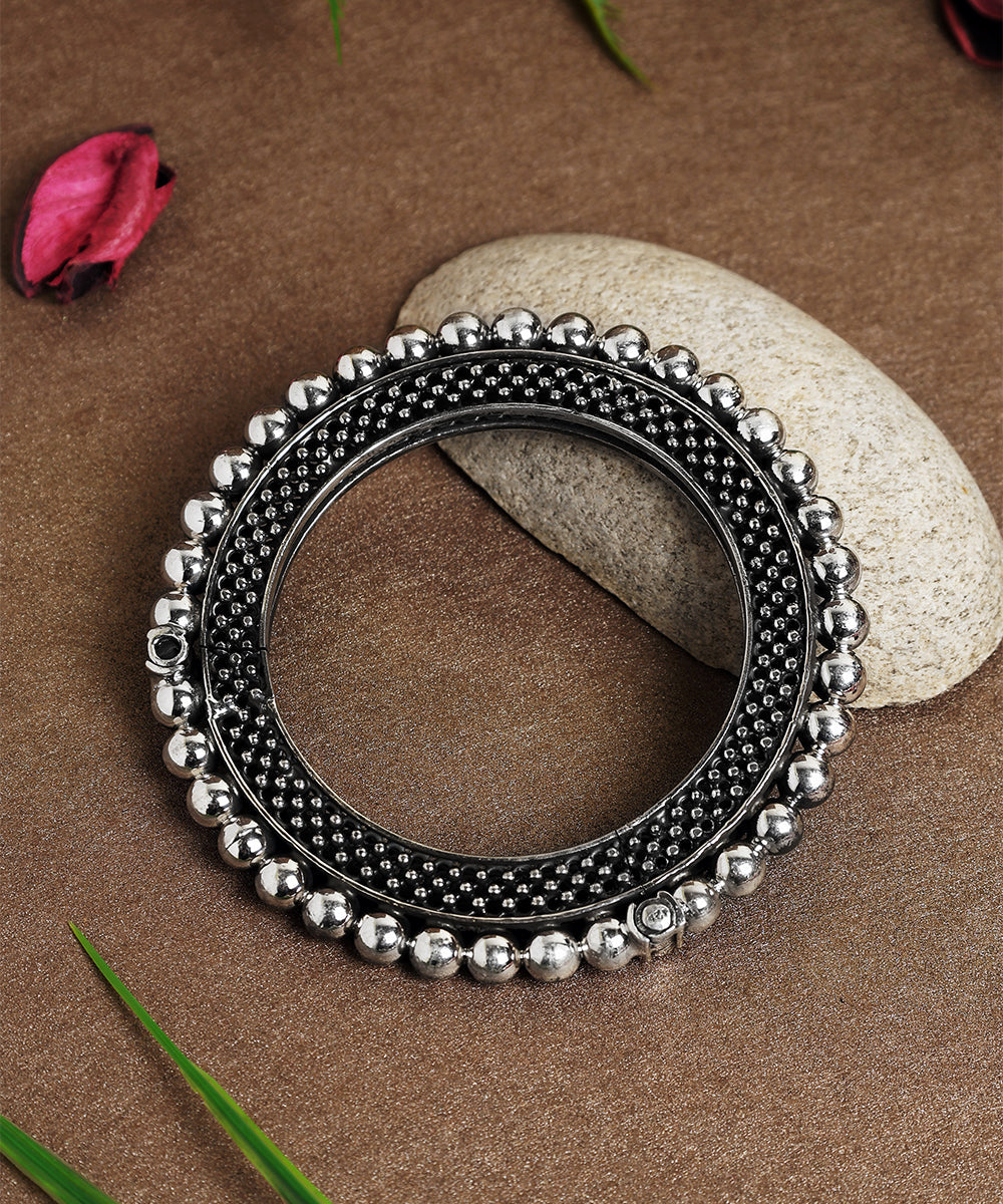 Nihar_Handcrafted_Oxidised_Pure_Silver_Bangle_WeaverStory_01