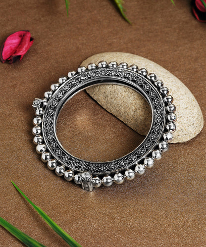 Gowri_Handcrafted_Oxidised_Pure_Silver_Bangle_WeaverStory_01