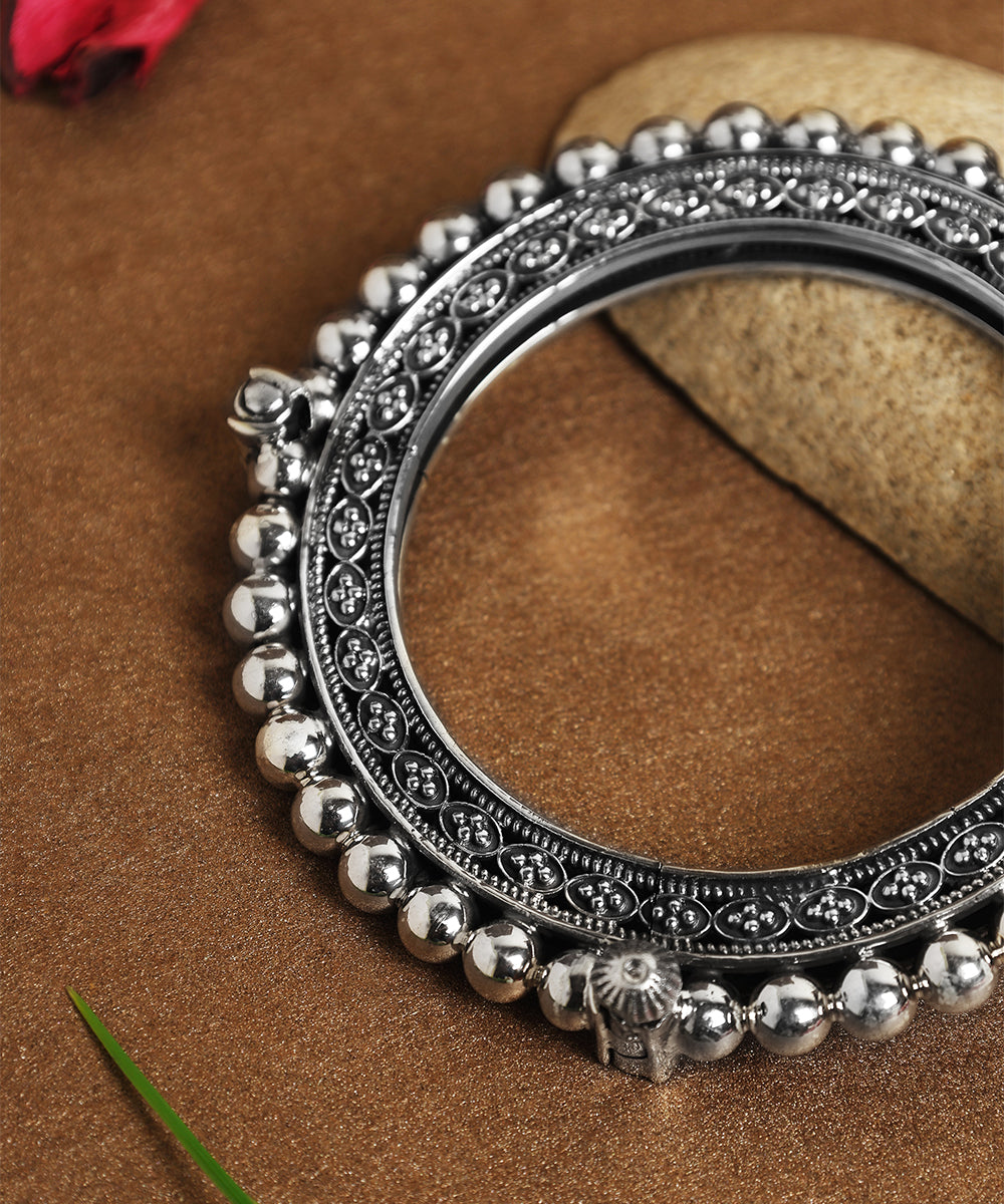 Gowri_Handcrafted_Oxidised_Pure_Silver_Bangle_WeaverStory_02