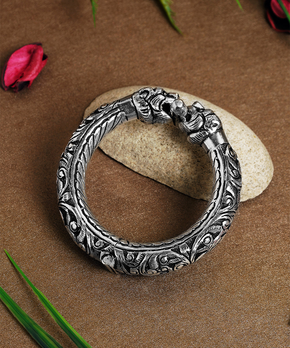 Vikrant_Handcrafted_Oxidised_Pure_Silver_Bangle_WeaverStory_01