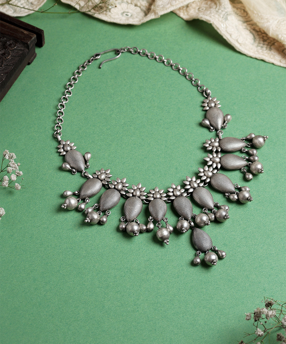 Lavita_Handcrafted_Oxidised_Pure_Silver_Necklace_WeaverStory_01