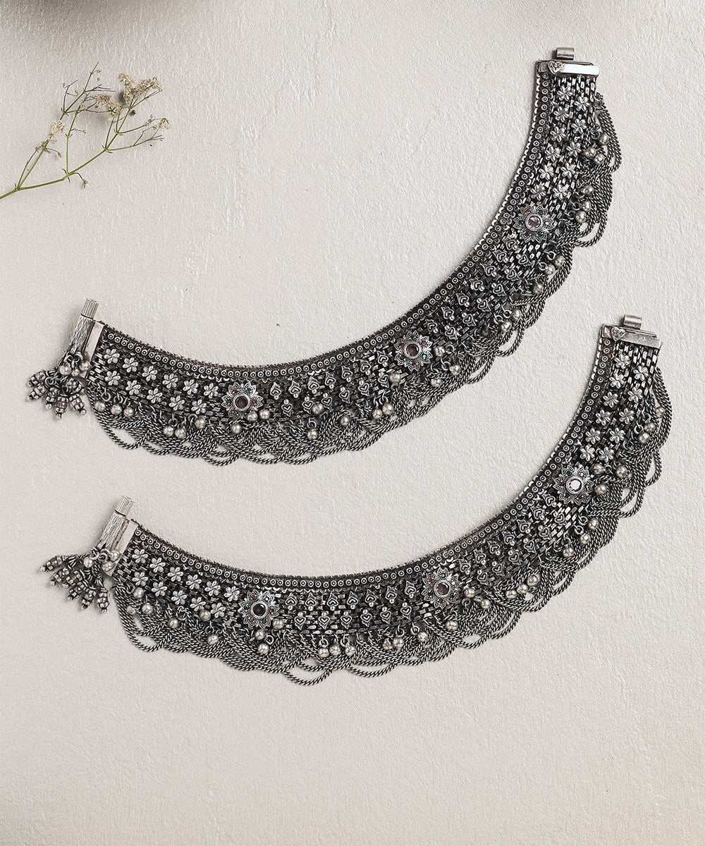 Sansa_Handcrafted_Oxidised_Pure_Silver_Anklets_With_Flower_Motifs_WeaverStory_01