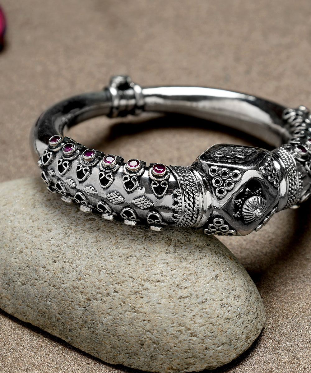 Reva_Handcrafted_Oxidised_Pure_Silver_Bangle_WeaverStory_02