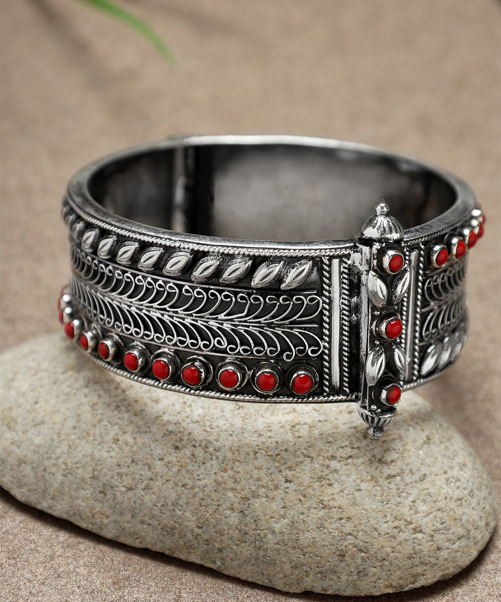 Shruti_Handcrafted_Oxidised_Pure_Silver_Bangle_WeaverStory_02