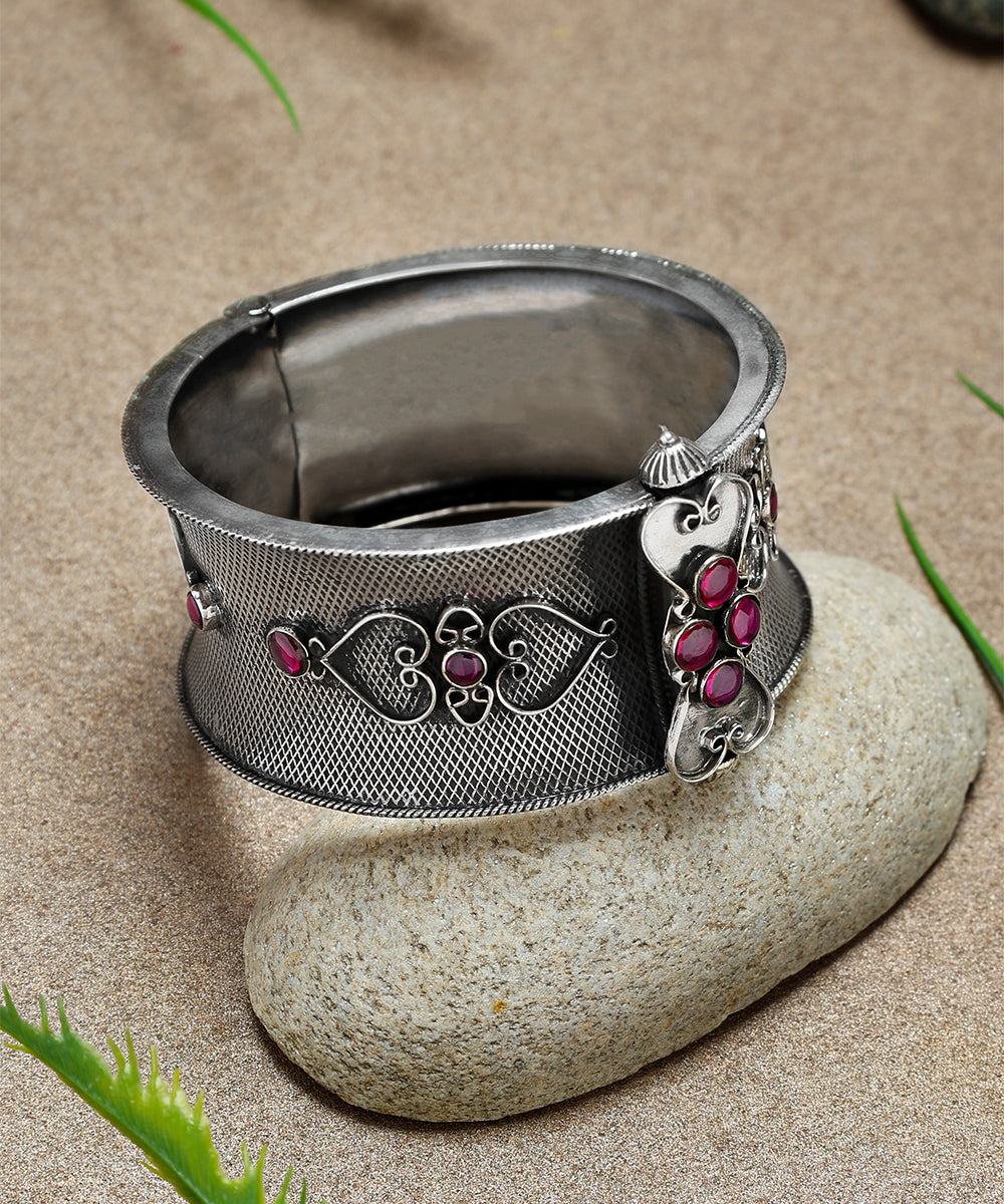 Deeksha_Handcrafted_Oxidised_Pure_Silver_Bangle_With_Ruby_WeaverStory_01