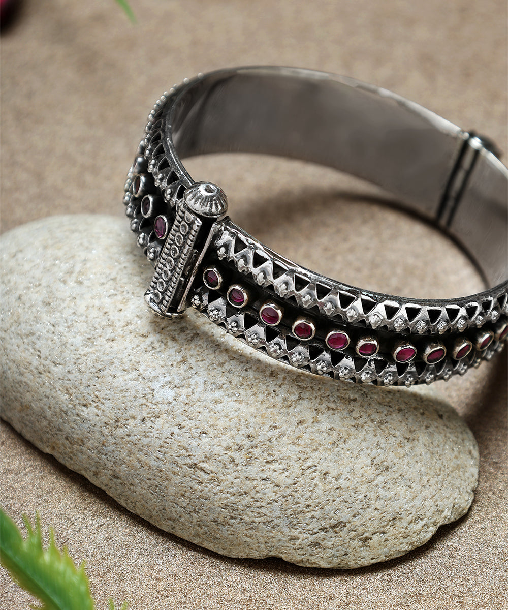 Kirin_Handcrafted_Oxidised_Pure_Silver_Bangle_With_Ruby_WeaverStory_02