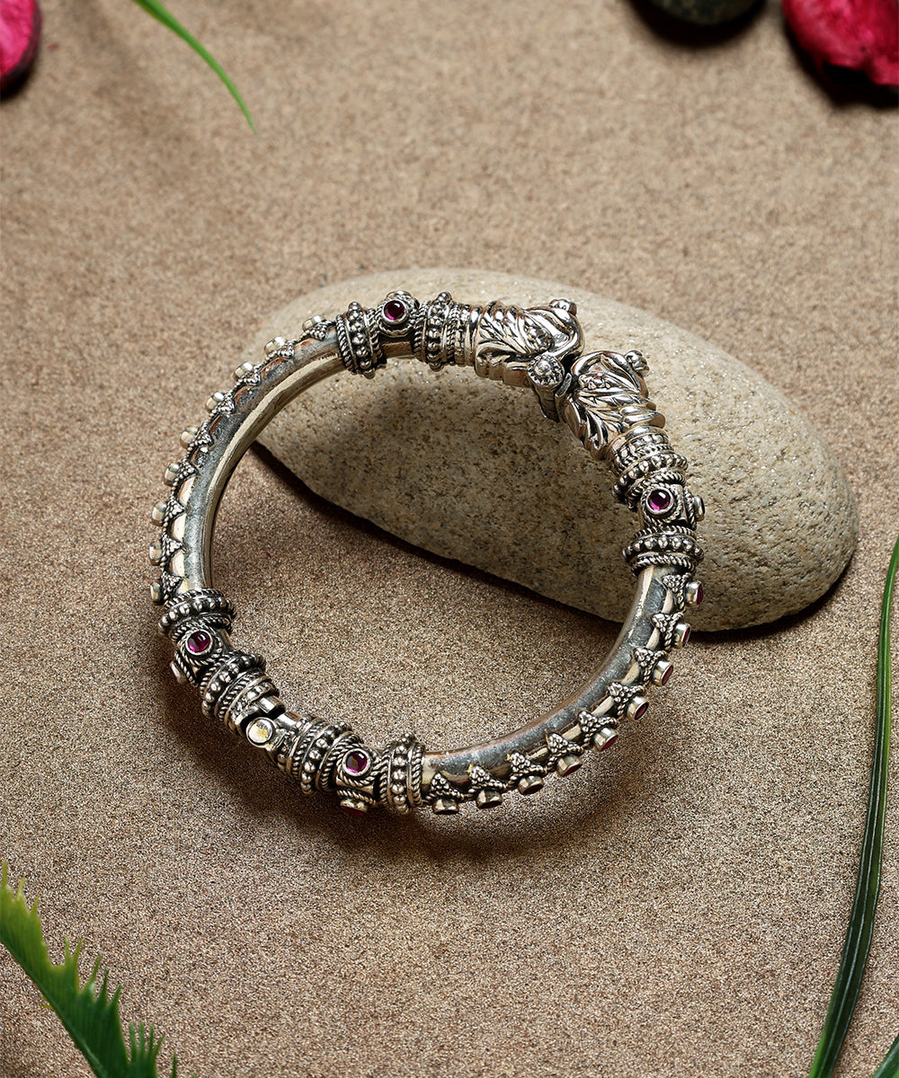 Kishan_Handcrafted_Oxidised_Pure_Silver_Bangle_With_Ruby_WeaverStory_01