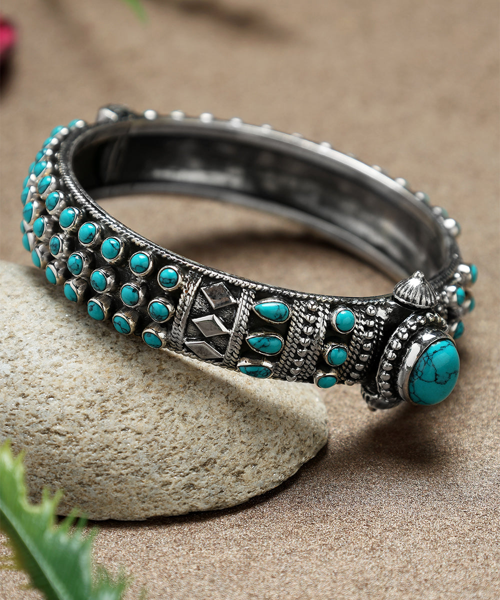 Rachit_Handcrafted_Turquoise_Oxidised_Pure_Silver_Bangle_WeaverStory_02