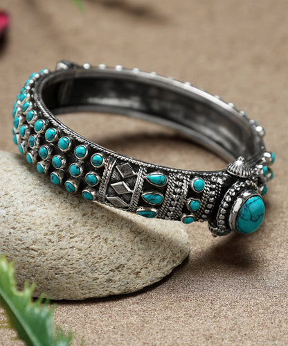 Rachit_Handcrafted_Turquoise_Oxidised_Pure_Silver_Bangle_WeaverStory_02