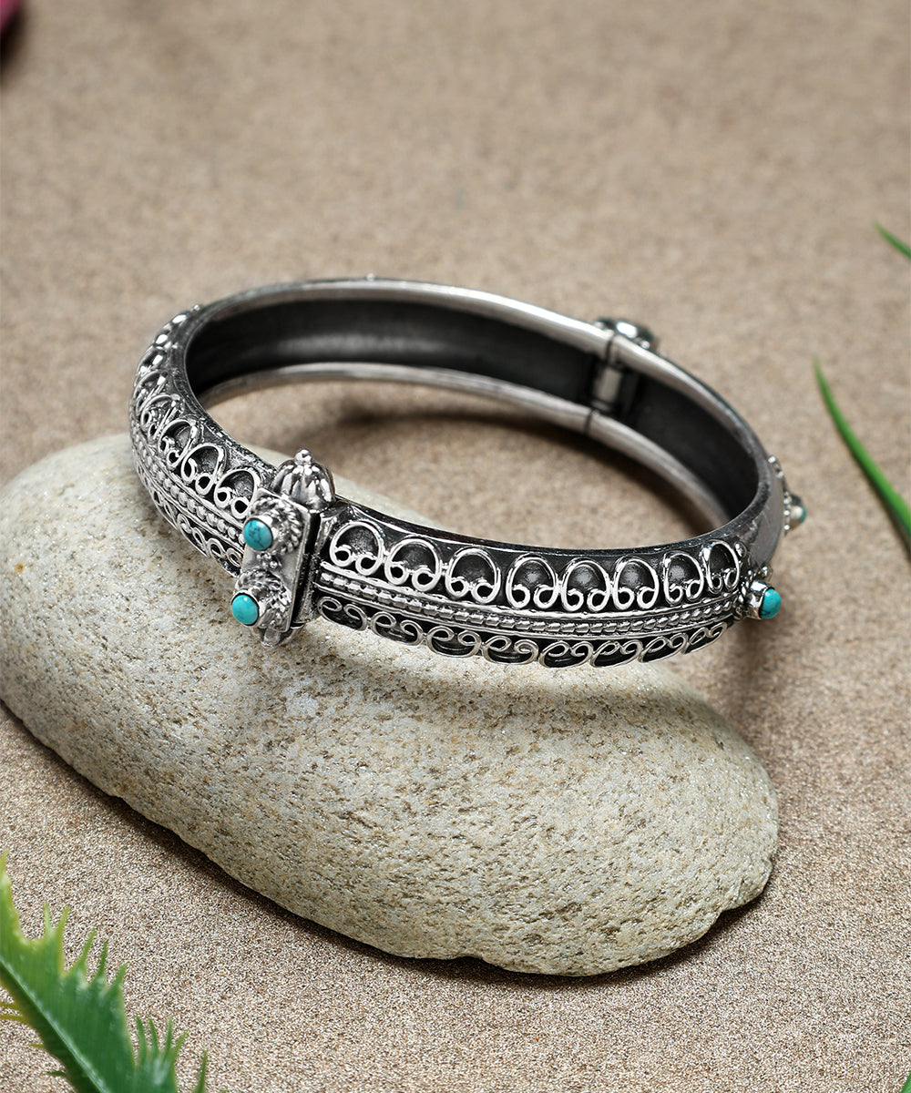 Sadhana_Handcrafted_Turquoise_Oxidised_Pure_Silver_Bangle_WeaverStory_01