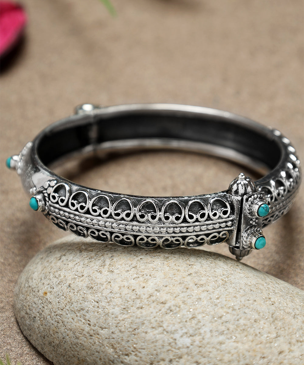 Sadhana_Handcrafted_Turquoise_Oxidised_Pure_Silver_Bangle_WeaverStory_02
