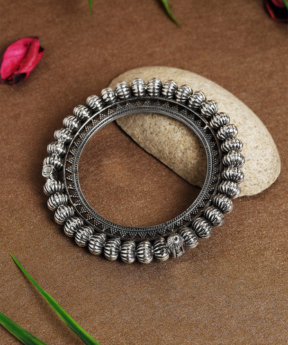 Mukund_Handcrafted_Oxidised_Pure_Silver_Bangle_WeaverStory_01