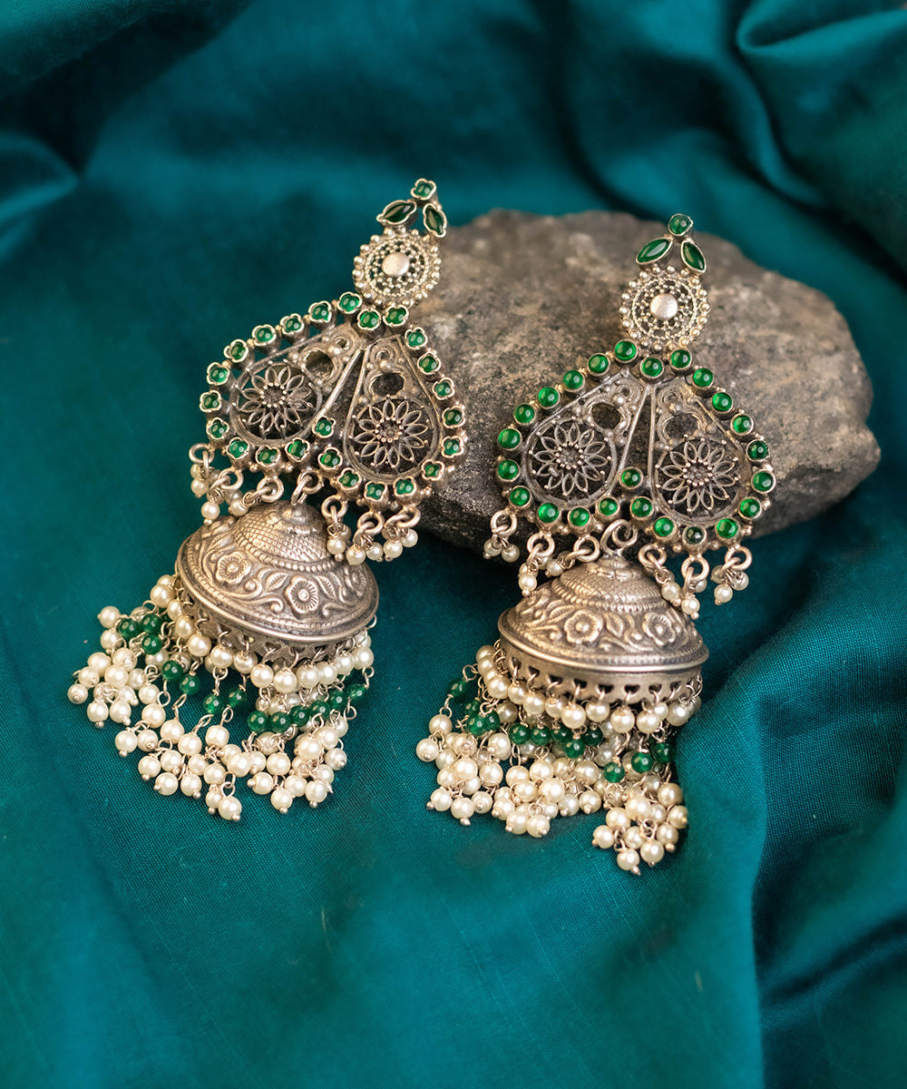 Maithili_Handcrafted_Oxidised_Pure_Silver_Earrings_With_Onyx_and_Pearls_WeaverStory_01