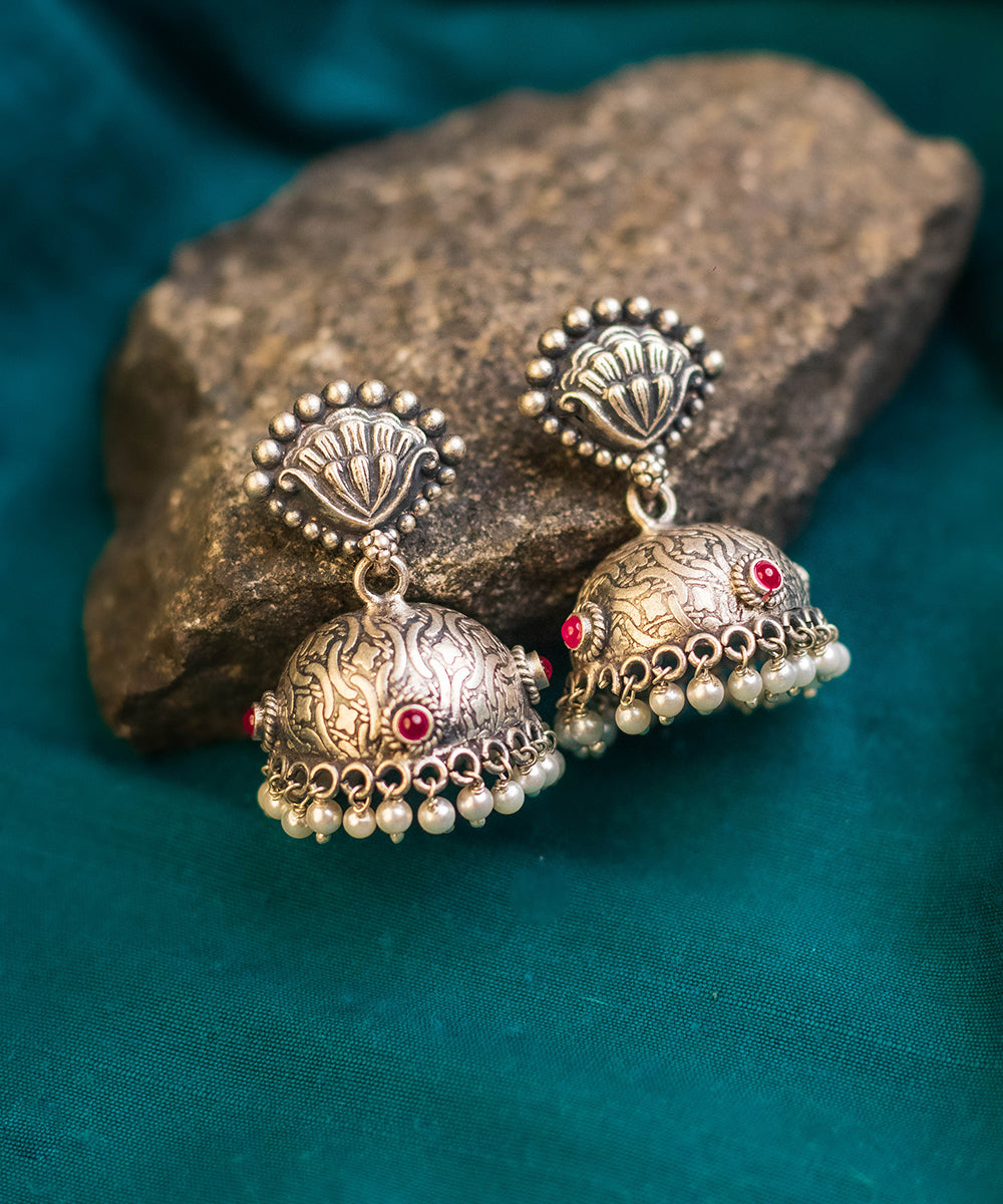 Paarvi_Handcrafted_Oxidised_Pure_Silver_Earrings_With_Kempstones_and_Pearls_WeaverStory_01