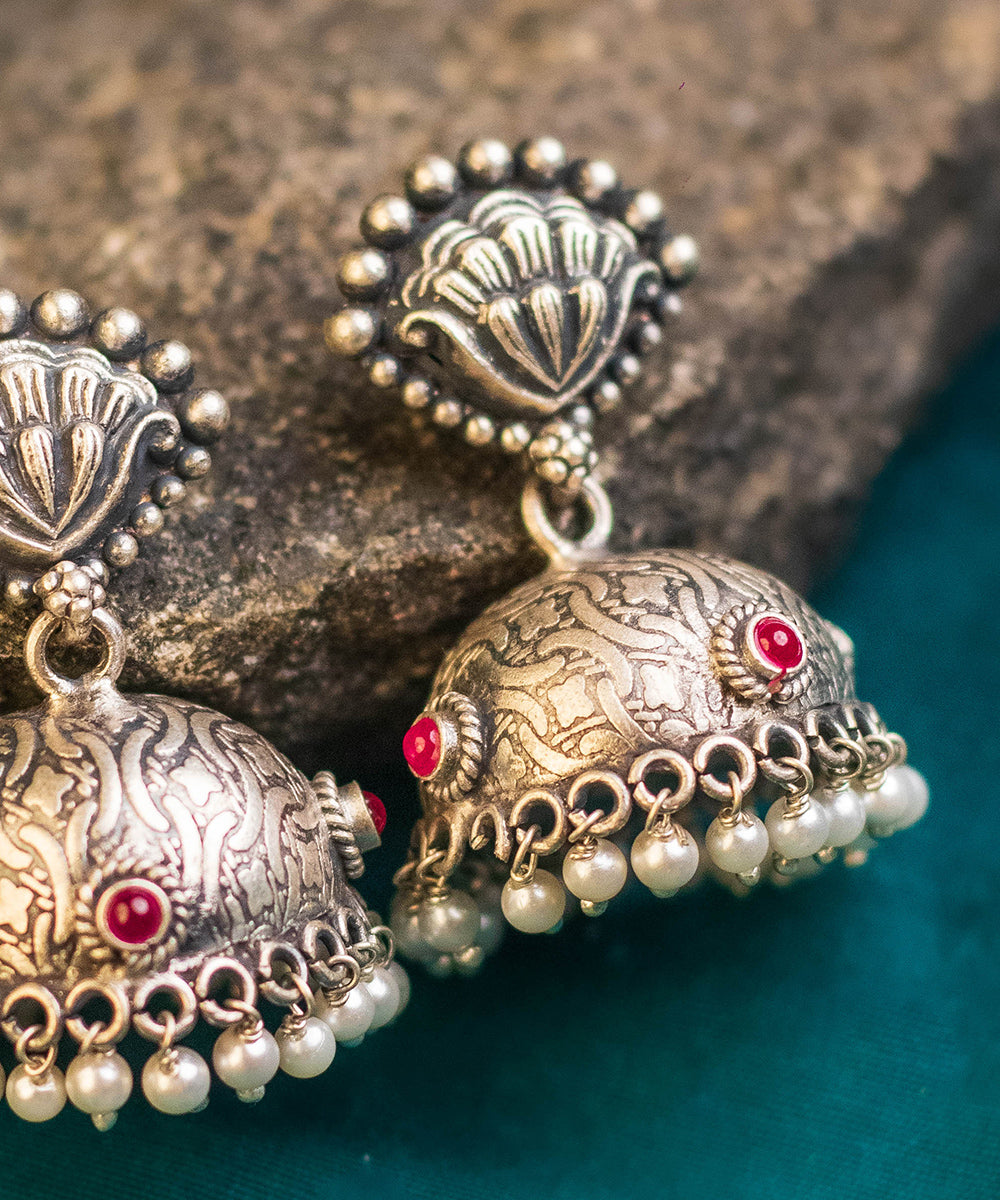 Paarvi_Handcrafted_Oxidised_Pure_Silver_Earrings_With_Kempstones_and_Pearls_WeaverStory_02