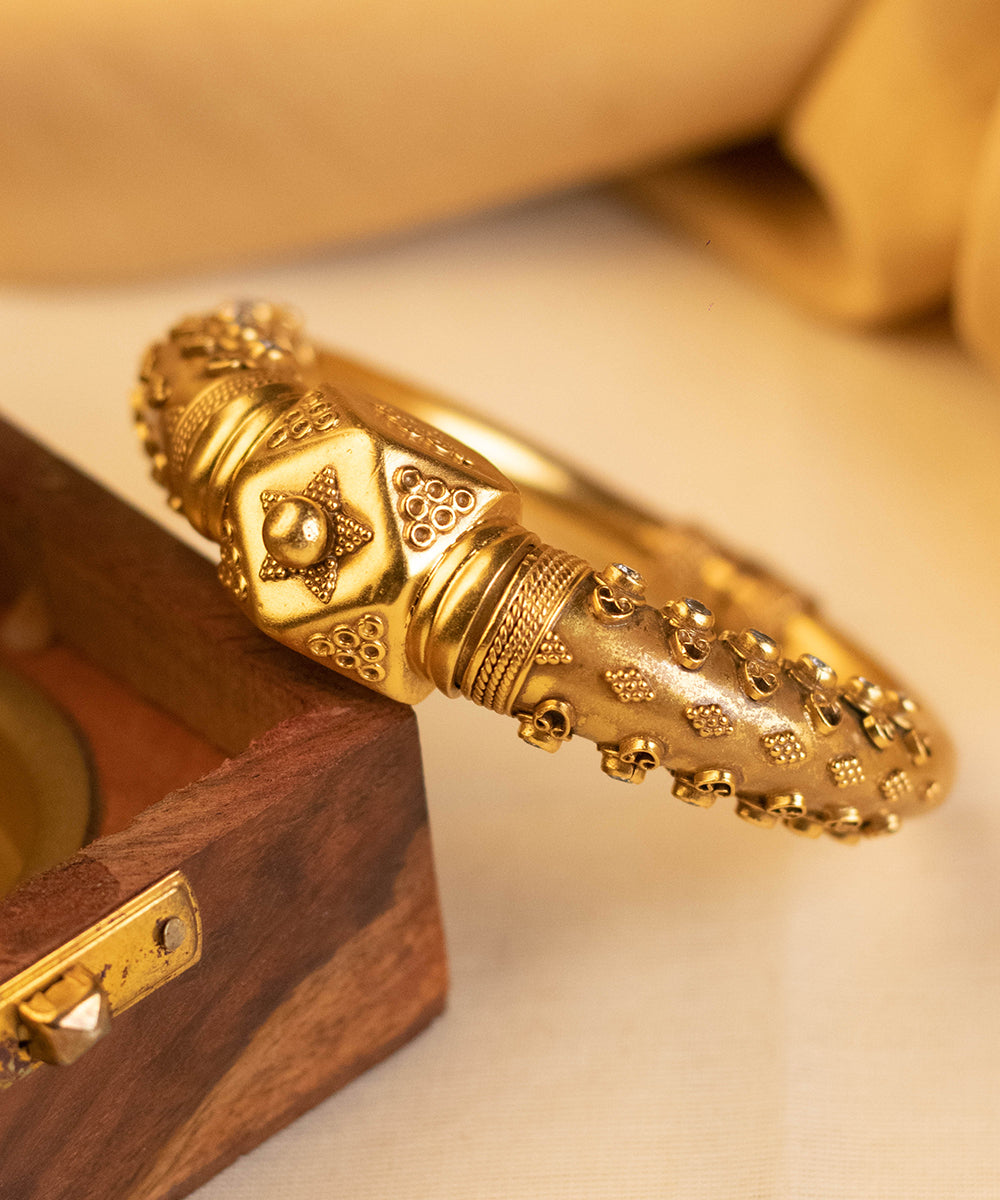 Madhu_Handcrafted_Pure_Silver_Bangle_WeaverStory_01