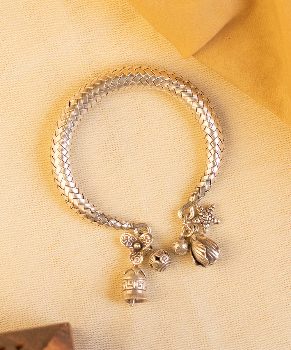 Pravya_Handcrafted_Pure_Siver_Bangle_WeaverStory_01