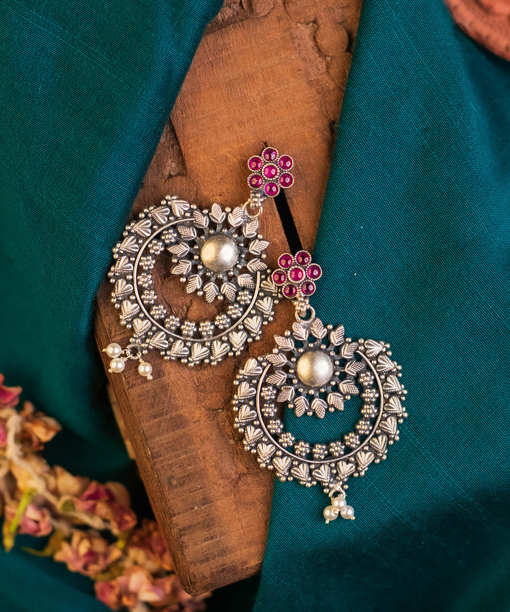 Saachi_Handcrafted_Oxidised_Pure_Silver_Earrings_With_Kempstones_and_Pearls_WeaverStory_01