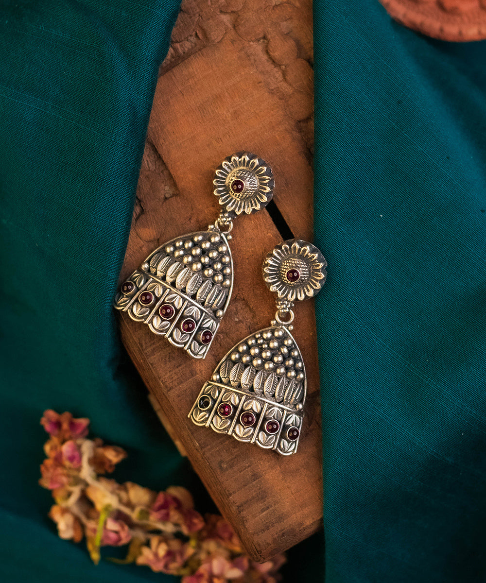 Triya_Handcratfed_Oxidised_Pure_Silver_Earrings_With_Kempstones_WeaverStory_01