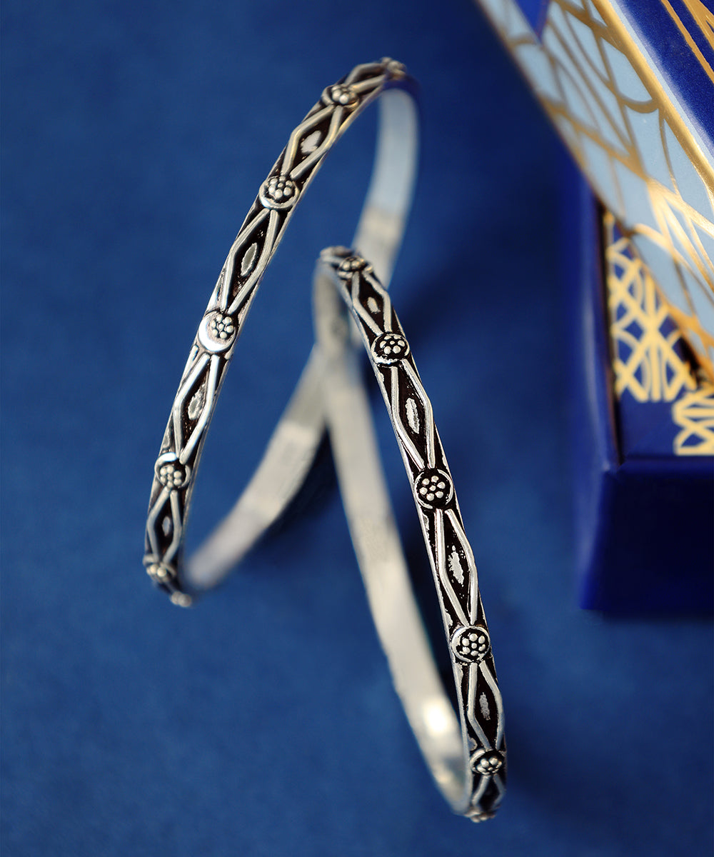 Sharvila_Handcrafted_Oxidised_Pure_Silver_Bangles_WeaverStory_01