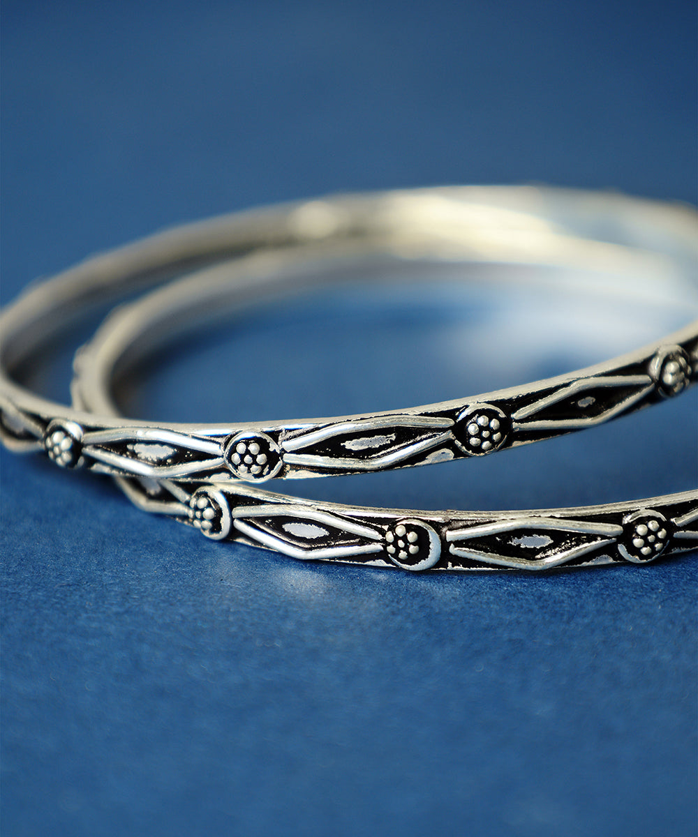 Sharvila_Handcrafted_Oxidised_Pure_Silver_Bangles_WeaverStory_02