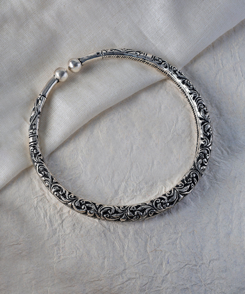 Vashti_Handcrafted_Oxidised_Pure_Silver_Hasli_WeaverStory_01