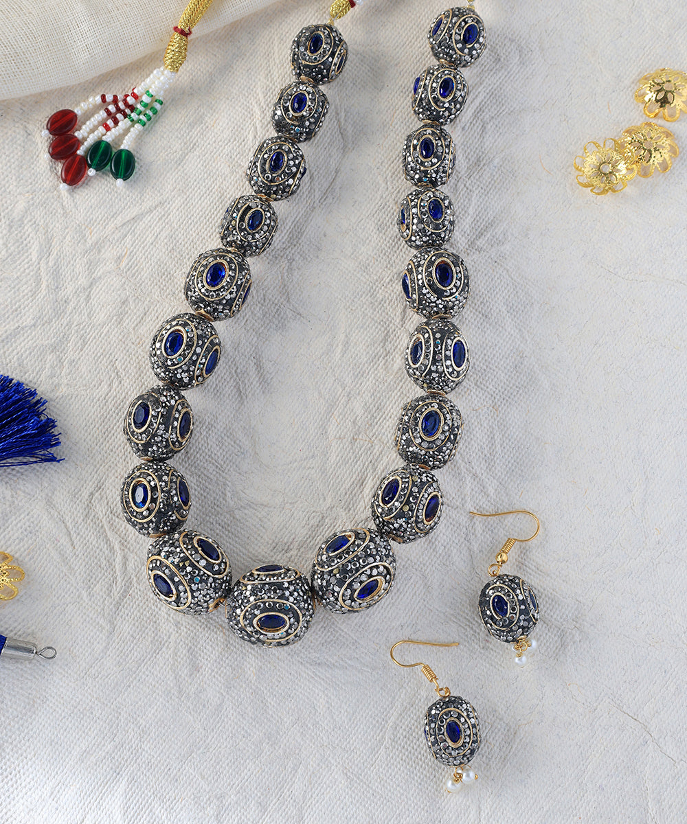 Nayasa_Handcrafted_Oxidised_Pure_Silver_Necklace_Set_With_Sapphire_WeaverStory_01