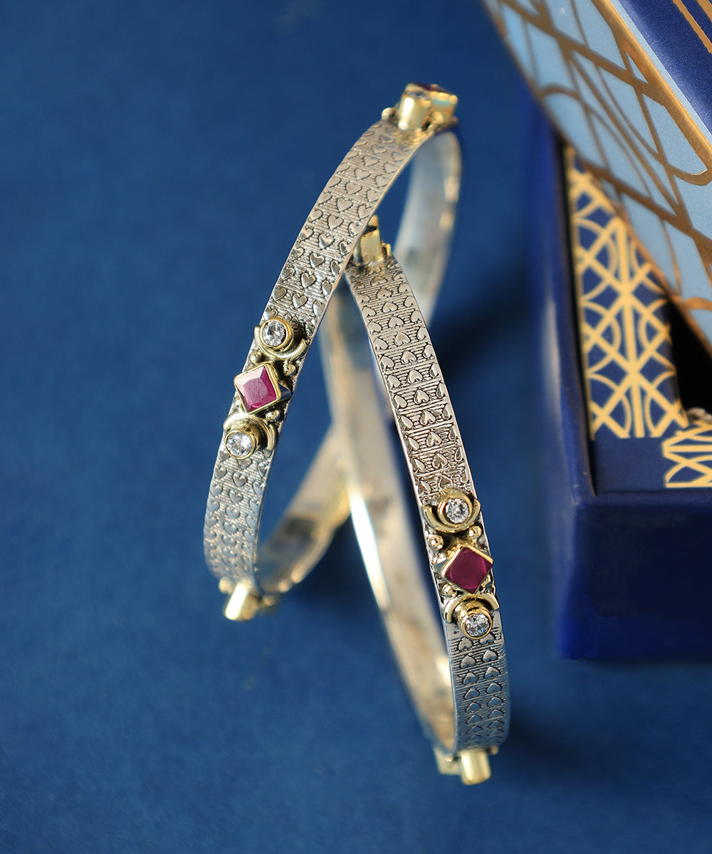 Vayuna_Handcrafted_Oxidised_Pure_Silver_Bangles_WeaverStory_01