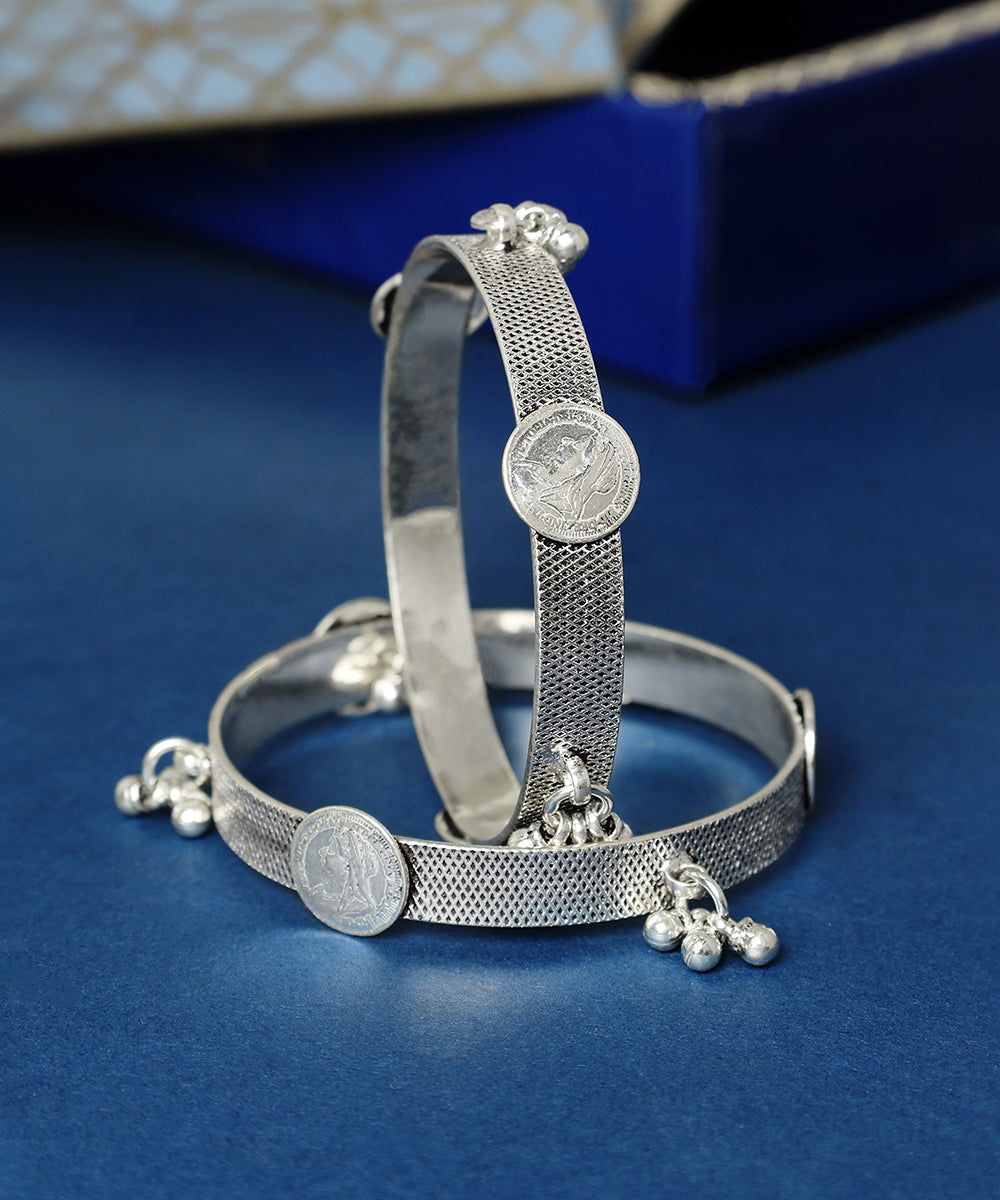 Haritha_Handcrafted_Oxidised_Pure_Silver_Bangles_WeaverStory_01