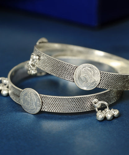 Haritha_Handcrafted_Oxidised_Pure_Silver_Bangles_WeaverStory_02