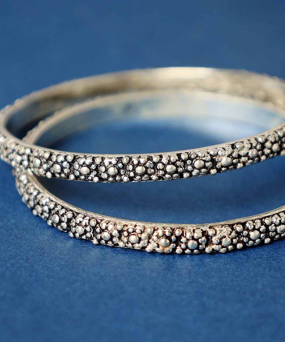 Lalika_Handcrafted_Oxidised_Pure_Silver_Bangles_WeaverStory_02