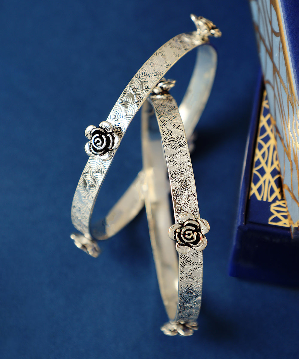 Ojalini_Handcrafted_Oxidised_Pure_Silver_Bangles_With_Floral_Motif_WeaverStory_01