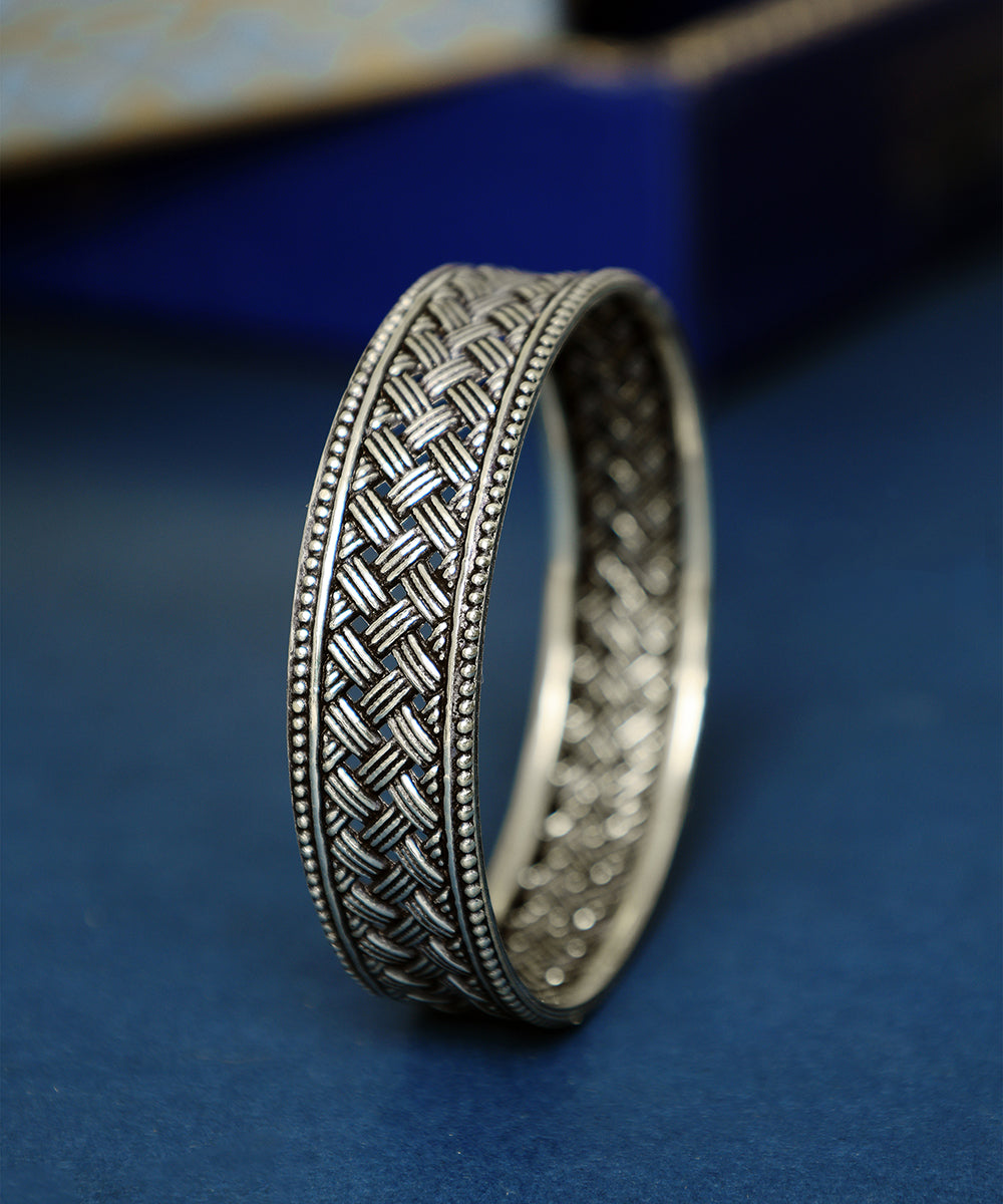 Swarini_Handcrafted_Oxidised_Pure_Silver_Bangles_WeaverStory_01