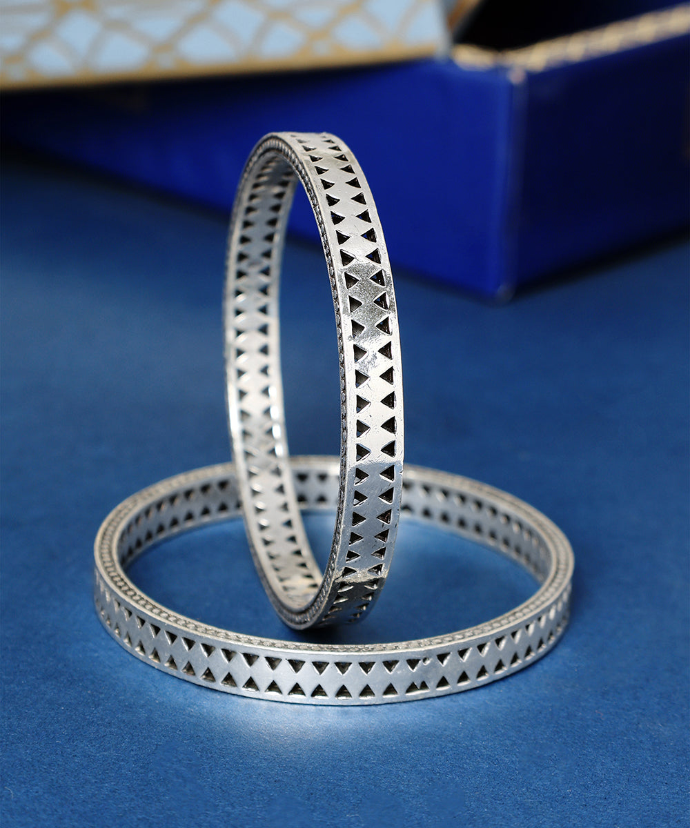 Zivisha_Handcrafted_Oxidised_Pure_Silver_Bangles_WeaverStory_01