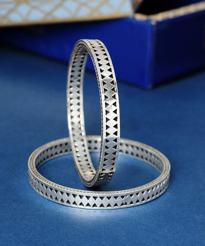 Zivisha_Handcrafted_Oxidised_Pure_Silver_Bangles_WeaverStory_01