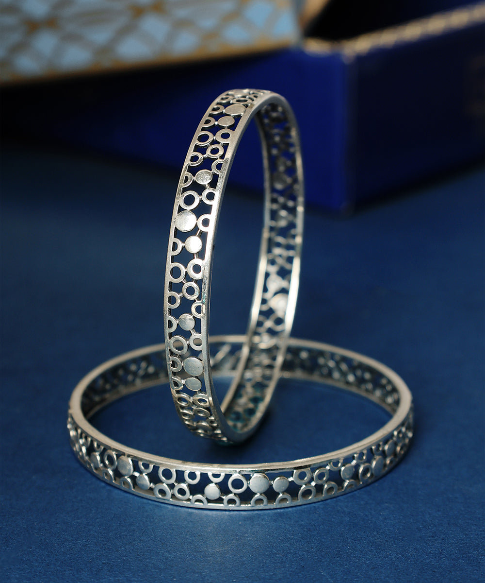 Hemangi_Handcrafted_Oxidised_Pure_Silver_Bangles_WeaverStory_01