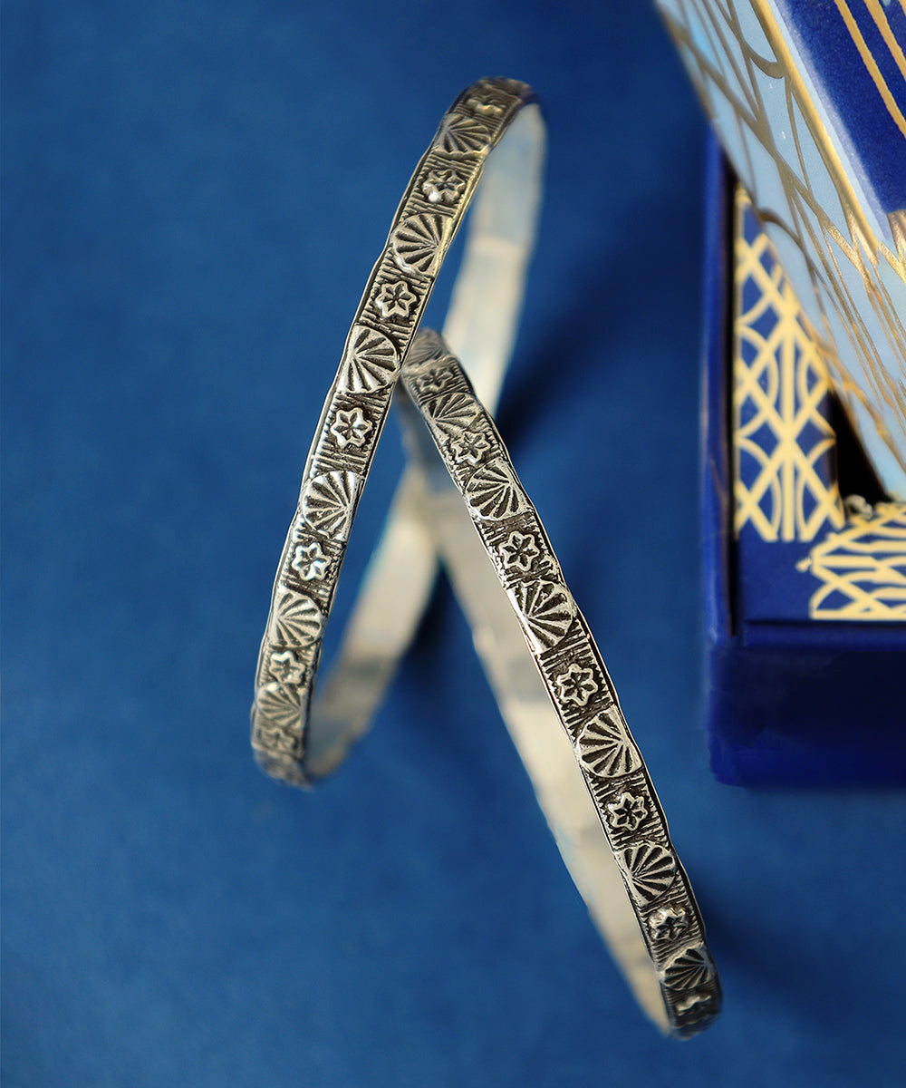 Iswarya_Handcrafted_Oxidised_Pure_Silver_Bangles_WeaverStory_01