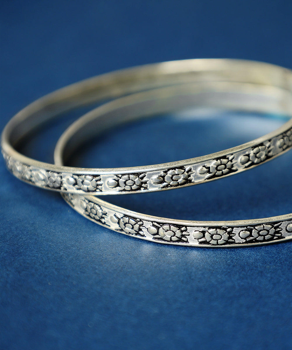 Likhitha_Handcrafted_Oxidised_Pure_Silver_Bangles_WeaverStory_02
