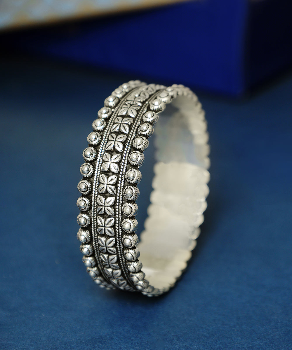 Rashmika_Handcrafted_Oxidised_Pure_Silver_Bangles_WeaverStory_01