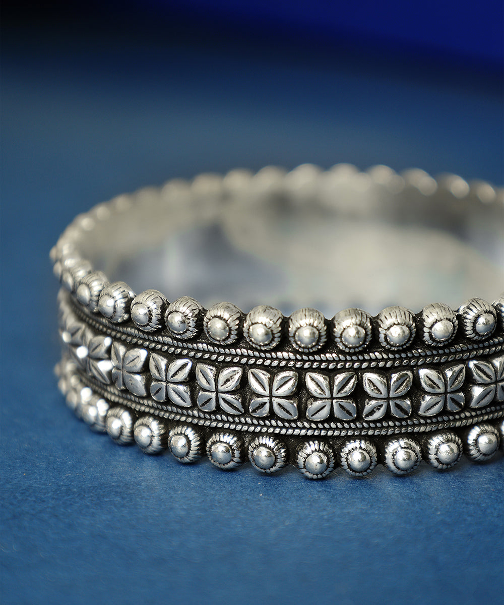Rashmika_Handcrafted_Oxidised_Pure_Silver_Bangles_WeaverStory_02