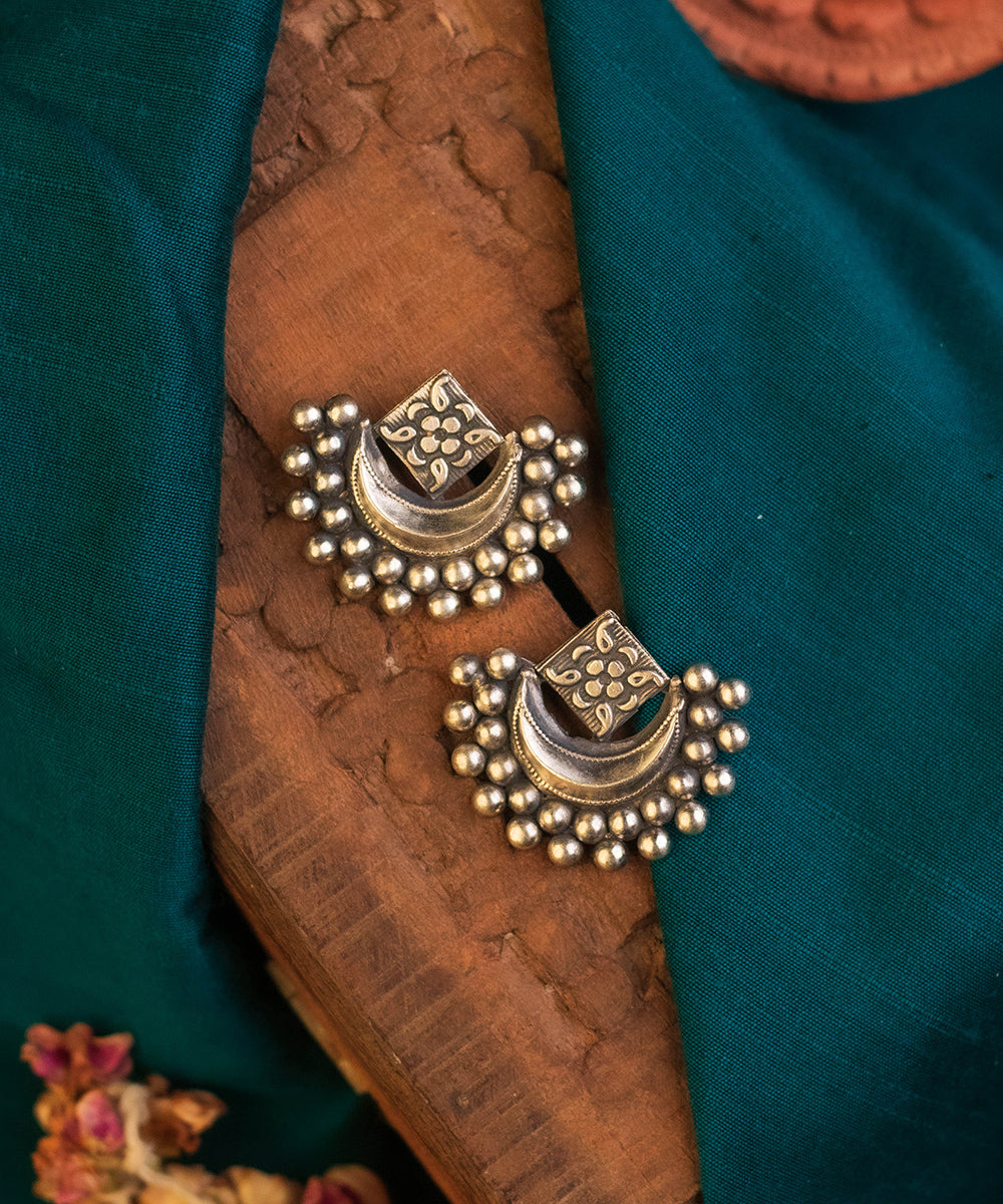 Yahvi_Handcrafted_Oxidised_Pure_Silver_Earrings_WeaverStory_01