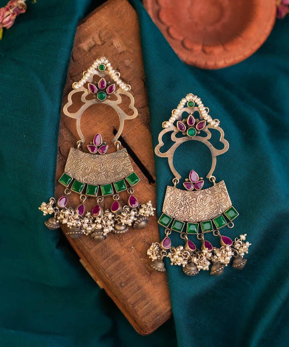 Yashila_Handcrafted_Oxidised_Pure_Silver_Earrinngs_With_Kempstones_and_Pearls_WeaverStory_01