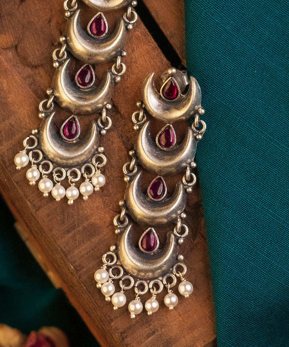 Yaalini_Handcrafted_Oxidised_Pure_Silver_Earrings_With_Kempstones_and_Pearls_WeaverStory_02